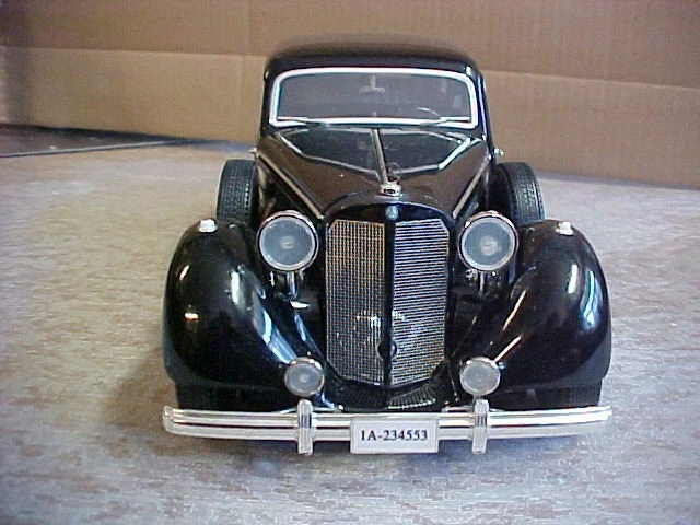 1938 Mercedes-Benz 770K - Signature  1:18 Scale - Image 2 of 4