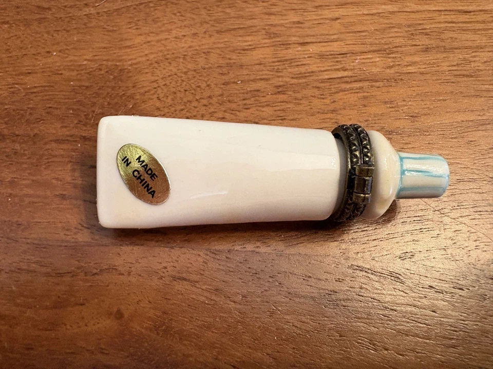 Caja de baratijas de pasta de dientes de cerámica vintage tapa con bisagras con cepillo de dientes Foto 2 de 3