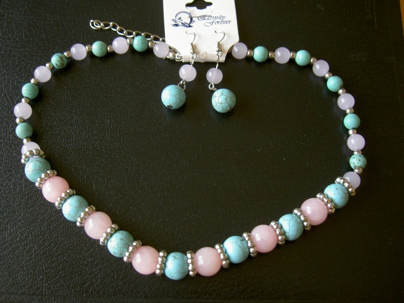 NICE BEADS OF BLUE GREEN TURQUOISE AND PINK QUARTZ SILVER TONE NECKLACE SET -17"