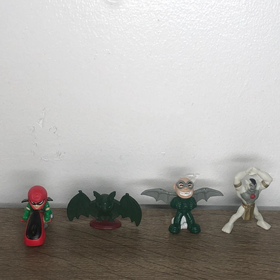 Lote de Heróis de Quadrinhos Teen Titans Robin Beast Boy Gizmo Trigon Bandai Mini Conjunto 4 - Imagem 2 de 4