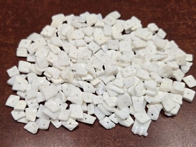 600 PCS WHITE MOTHER OF PEARL SHELL CHARM CHIPS BEADS