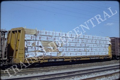 Original train slide TTPX bulk loading w/wood load 82665, 1986