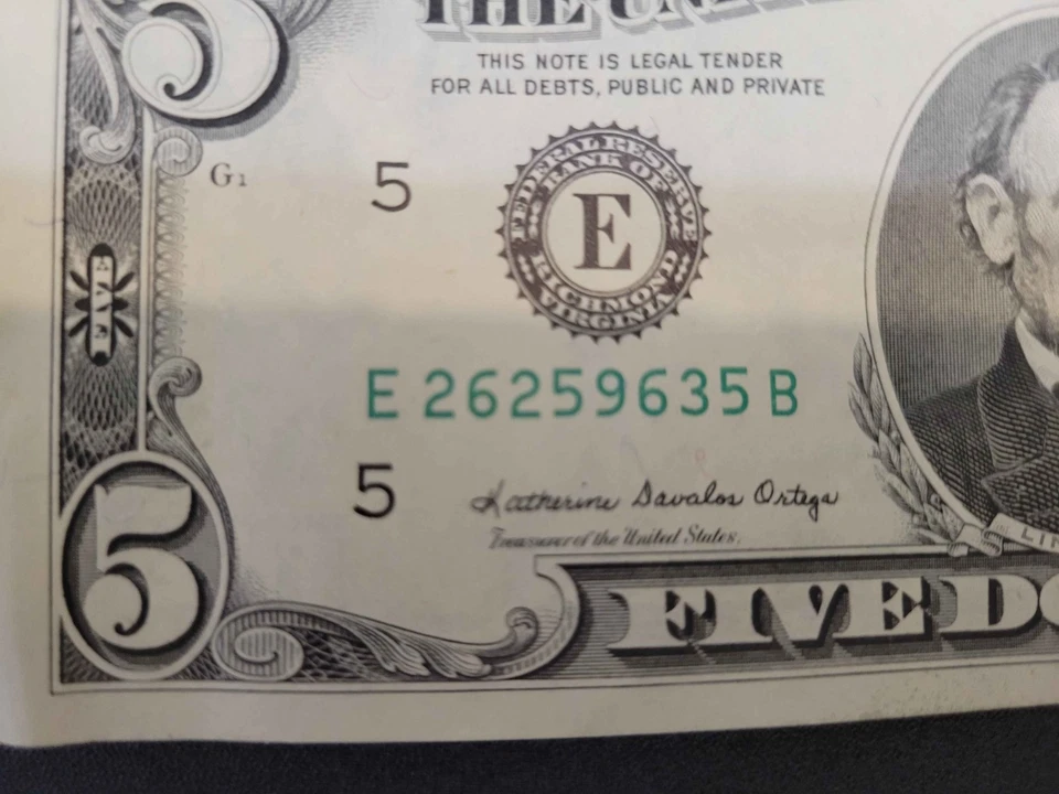 1985 $5 FIVE DOLLAR BILL SERIAL E 26259635 B PRISTINE CONDITION FANCY BILL RARE - Image 3 of 3