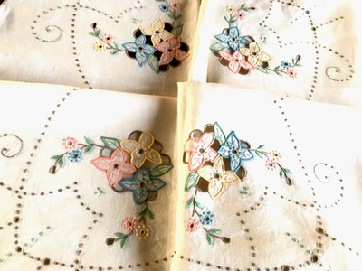 Vintage handbestickte Madeira Tischdecke Creme/Natur Leinen 41x42''