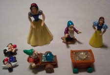 Walt Disney Snow White  The Seven Dwarfs TOY FIGURE  KEYCHAINS LOT