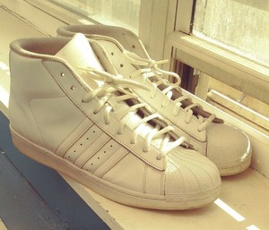 yellow and white shell toe adidas