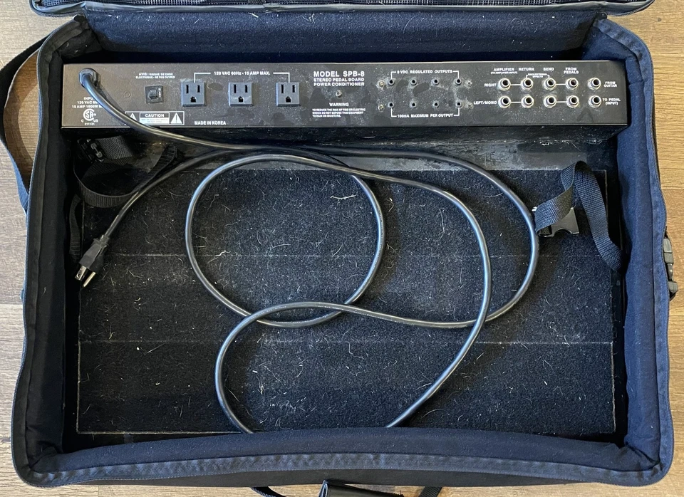 Pedalera eléctrica Furman SPB-8 con estuche Foto 2 de 4