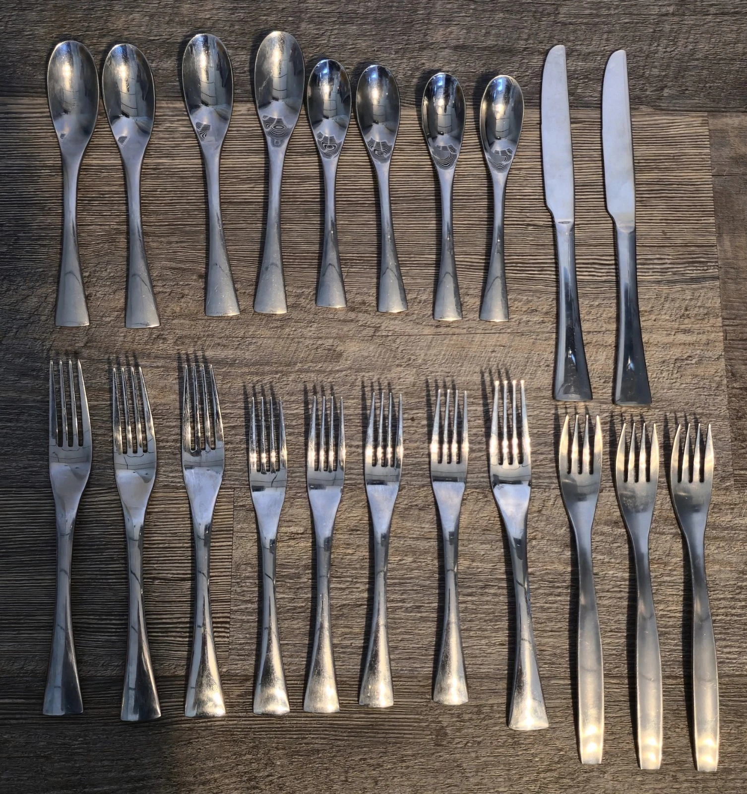 Oneida Stainless Steel 21 Piece Flatware.