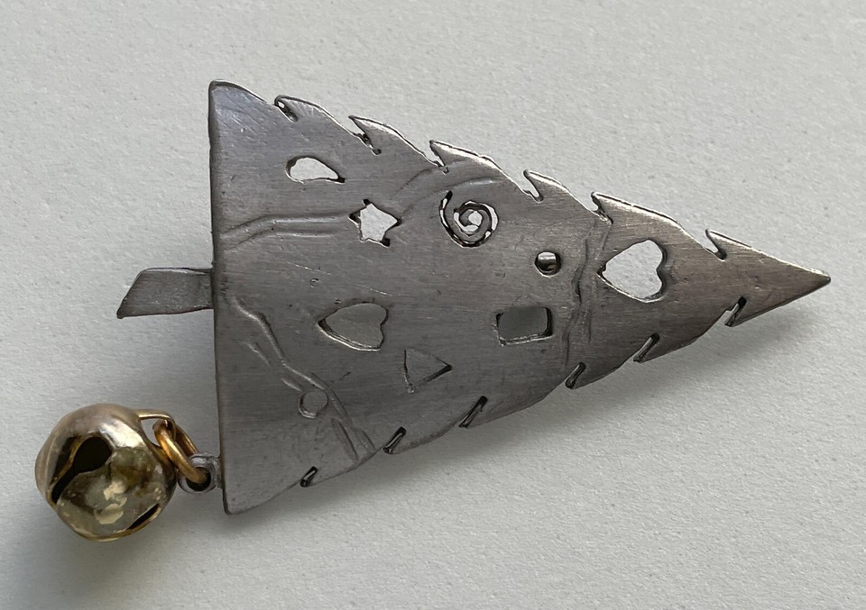 VINTAGE CHRISTMAS TREE PIN BROOCH ULTRA CRAFT BELL DANGLE SILVER MCM