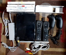 Nintendo WII Black System/Hook-Ups/Bar/Controllers/5 Games/Nunchucks/Tested