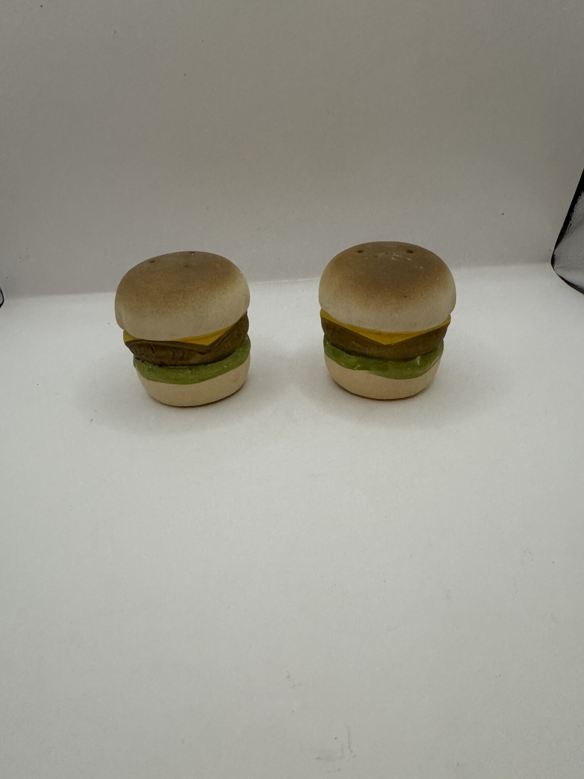 Fine Ceramic Salt & Pepper Shakers Shape Cheeseburger Fast Food 2pc Set