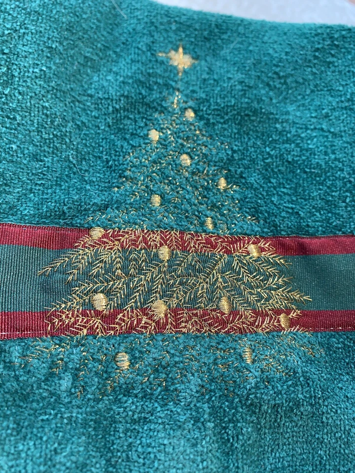 Lot of 4 Saturday Knight Ltd Christmas Bath Hand towels Hunter Green, Gold Tree - Image 3 of 4