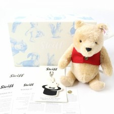 Steiff 2013 354908 Winnie The Pooh Winnie the Pooh 26cm with storage box