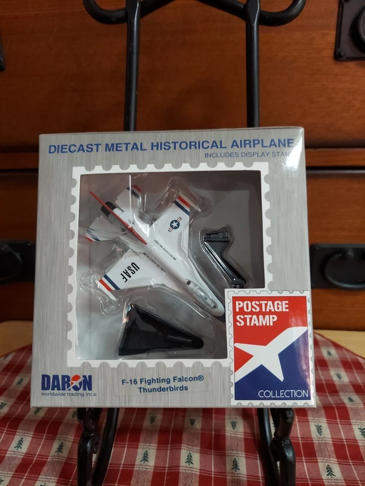Daron PS5399-2 F-16 Fighting Falcon Thunderbirds Diecast 1:126 Scale NIB  - Image 2 of 4