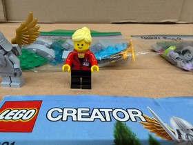 LEGO CREATOR 40221 Fountain 2 Minifigures 105 Pieces No Box Pre-Owned