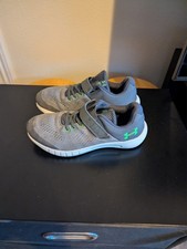 Under Armour Pursuit 4 preschool running shoes, boys size 3Y