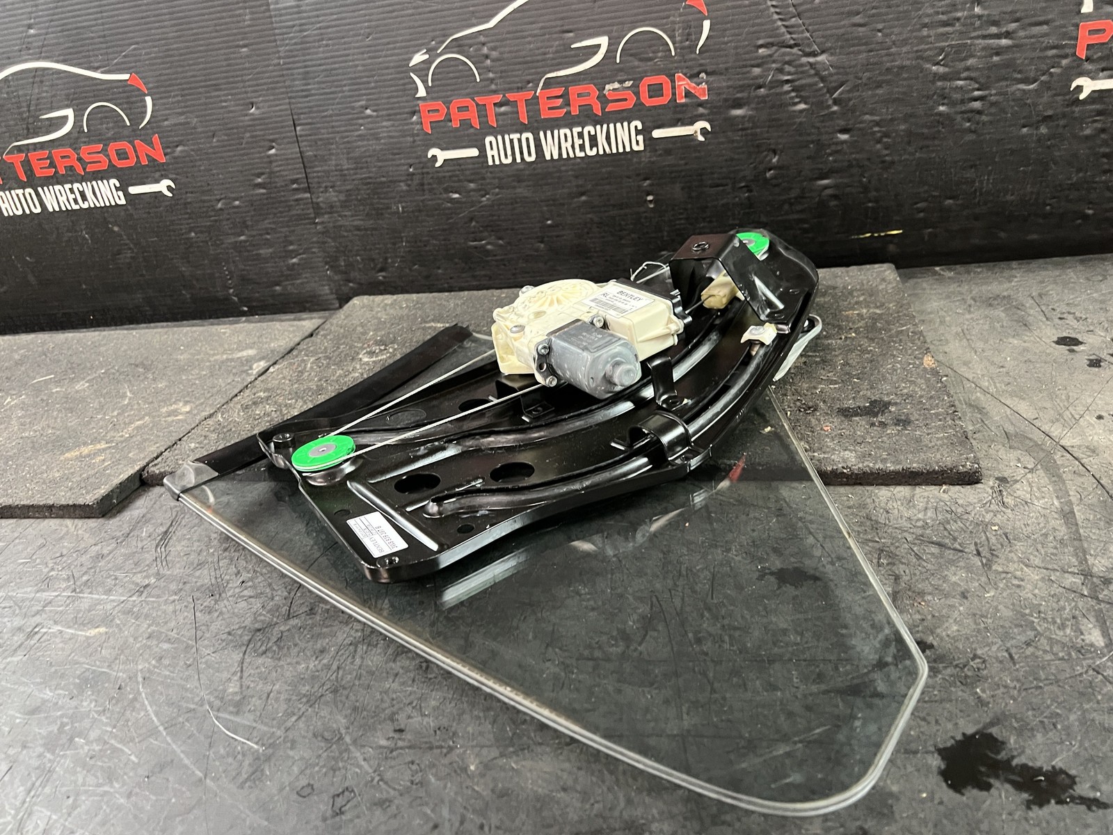 08-09 BENTLEY CONTINENTAL GT DRIVER LH QUARTER WINDOW REGULATOR GLASS 3W8959703