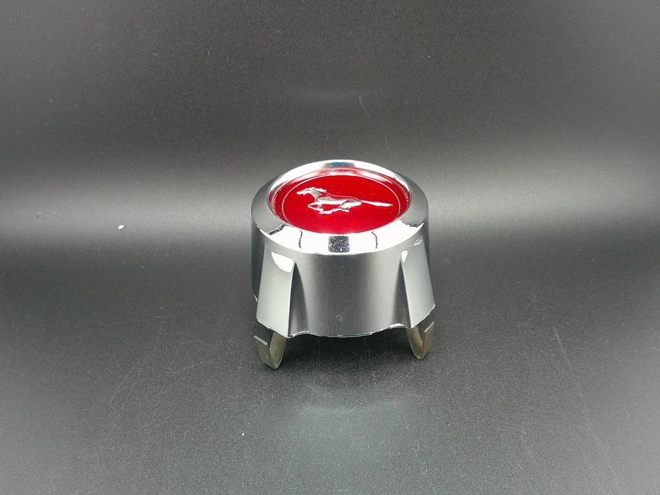 Tapacubos vintage Ford Mustang tapa central cromada 1965-1966 OEM emblema de moldura clásica Foto 2 de 4