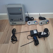 Super Nintendo SNES Console (1992) PAL Turbo + 2x Pad power and TV connecter