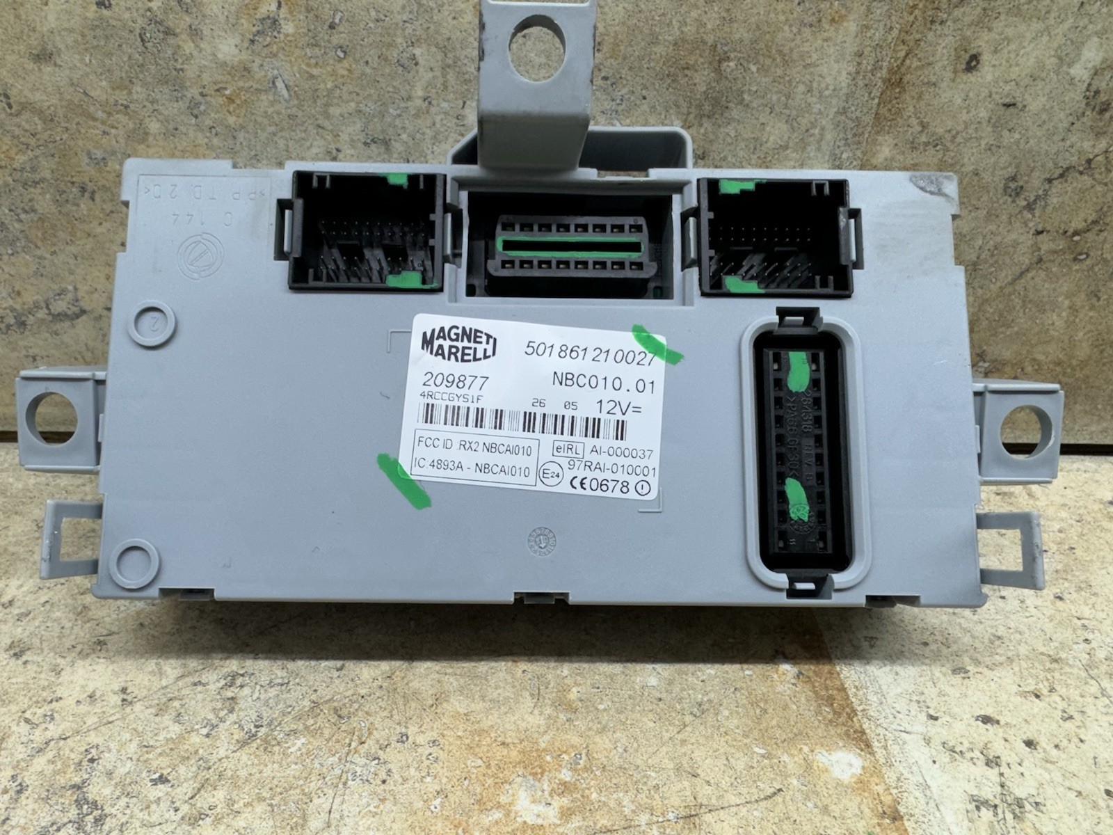 15K 2005 Maserati Quattroporte M139 BCM Body Control Module Fuse Box 209877 876