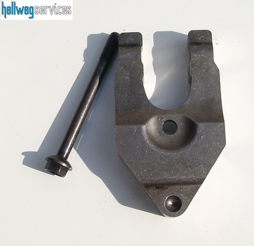 Halter  für  Einspritzdüse  Düsenstock   -   Nissan Primera  2,2 dCi  YD22DDTi