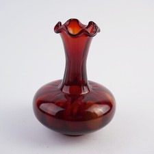 Kleine Vase - MURANO - rubinrot- interessantes Designobjekt - Höhe ca. 13 cm