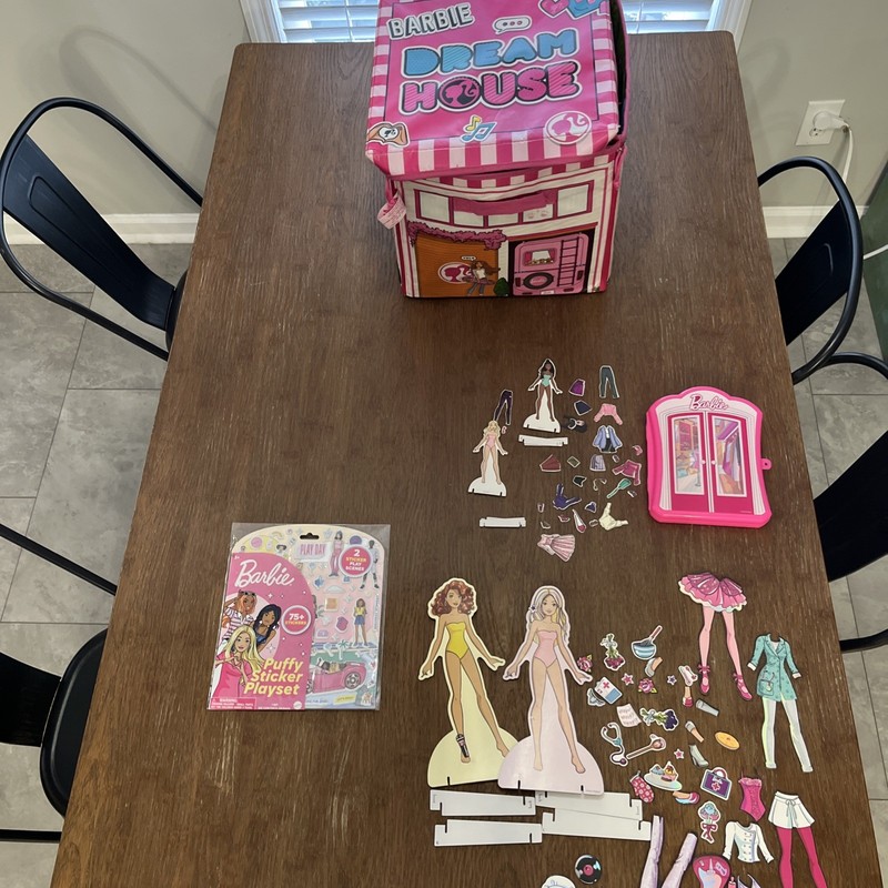 BARBIE ZIPBIN DREAM DOLL HOUSE COLLAPSIBLE BOX /2SETS MAGNETIC DOLLS /STICKERS