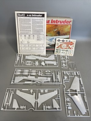Revell A-6E Intruder 4373 Modellbausatz 1:72 Flugzeugmodell NEU OVP #10
