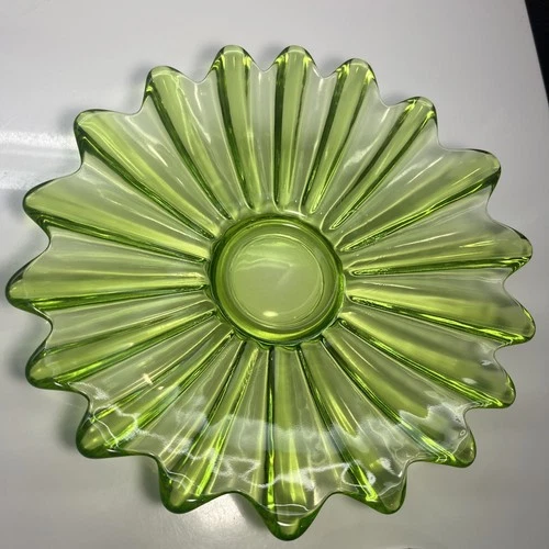 MCM Vintage  Federal Limelight Green Sunburst Petal Art Glass Bowl 9”  EUC