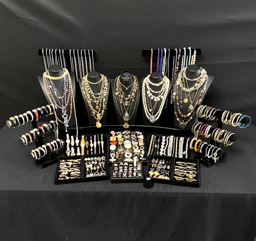 280 pc Antique Vintage Estate Costume Jewelry Some Signed. Lot 712