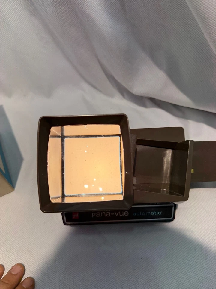 GAF Pana-Vue Automatic Lighted 2x2 Slide Viewer with Box & Transformer – Tested - Image 3 of 4