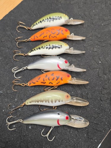 (7) Vintage Bomber Model A 7A Crankbait Fishing Lures Lot of 7 Rare Colors