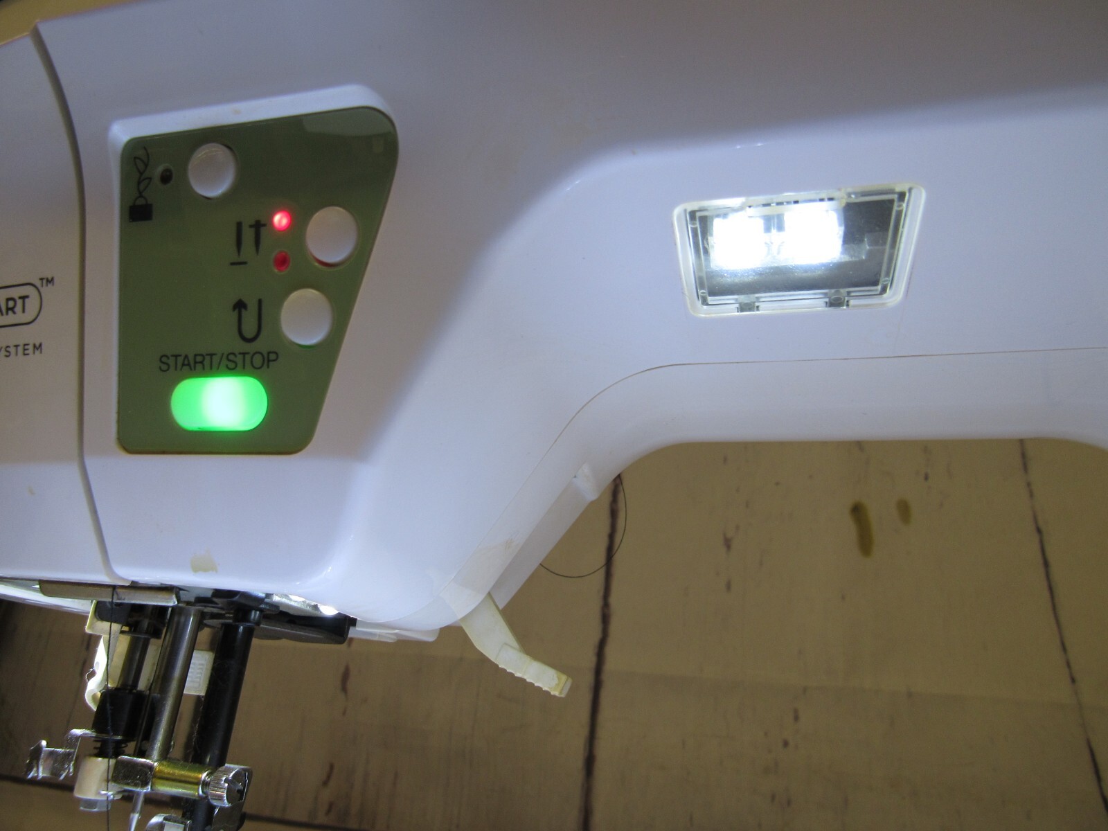 SINGER SEQS6000.CL Futura Quartet Sewing and Embroidery Machine