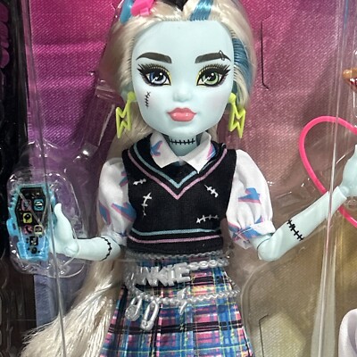 Monster High FRANKIE STEIN G3 Reboot Doll Mattel 2022 Deluxe Set w