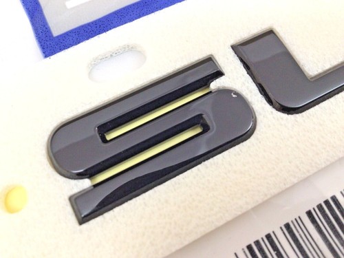 2019-2021 GMC Terrain SLE outside C Pillar Nameplate Emblem new OEM 84388025 - Picture 3 of 7