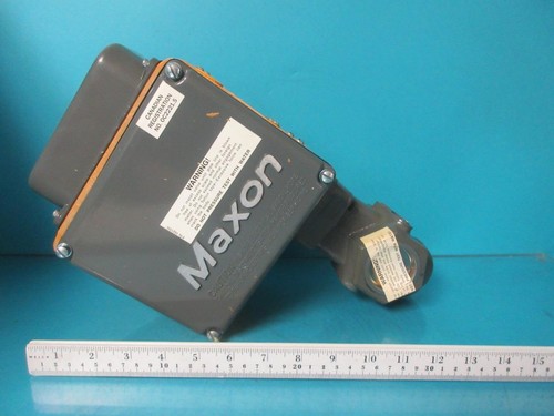 NEW MAXON NATURAL GAS SHUT OFF VALVE 1-1/2" 808 0 70 PSI 115/60 CLUCH/SOLENOID - Picture 15 of 22