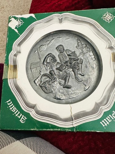 Vintage 6" decorative souvenir Pewter plate in original box from Italy - Picture 6 of 10