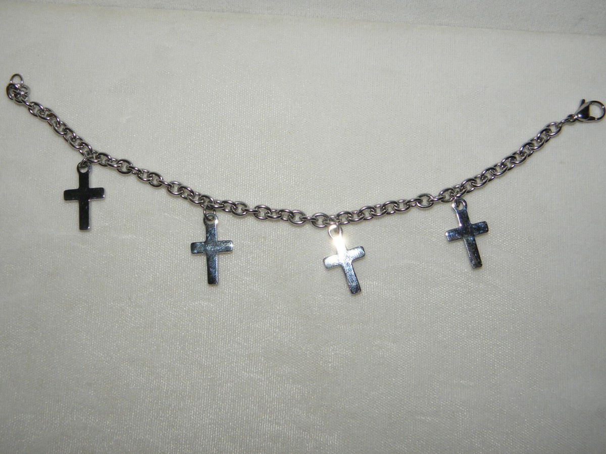 CROSS CHARM BRACELET STAINLESS 