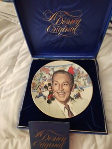 VINTAGE BIRTH OF WALT DISNEY COMMEMORATION 85TH ANNIVERSARY PLATE.  LE Numbered 