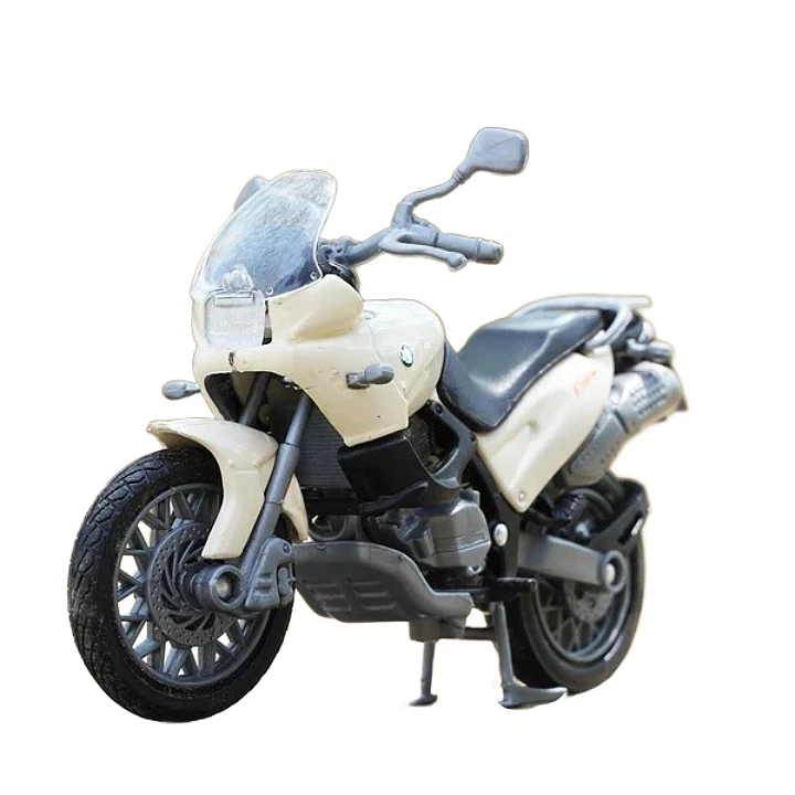 BMW F650ST White Motorcycle Model, Motormax Scale 1:18 - Image 3 of 4