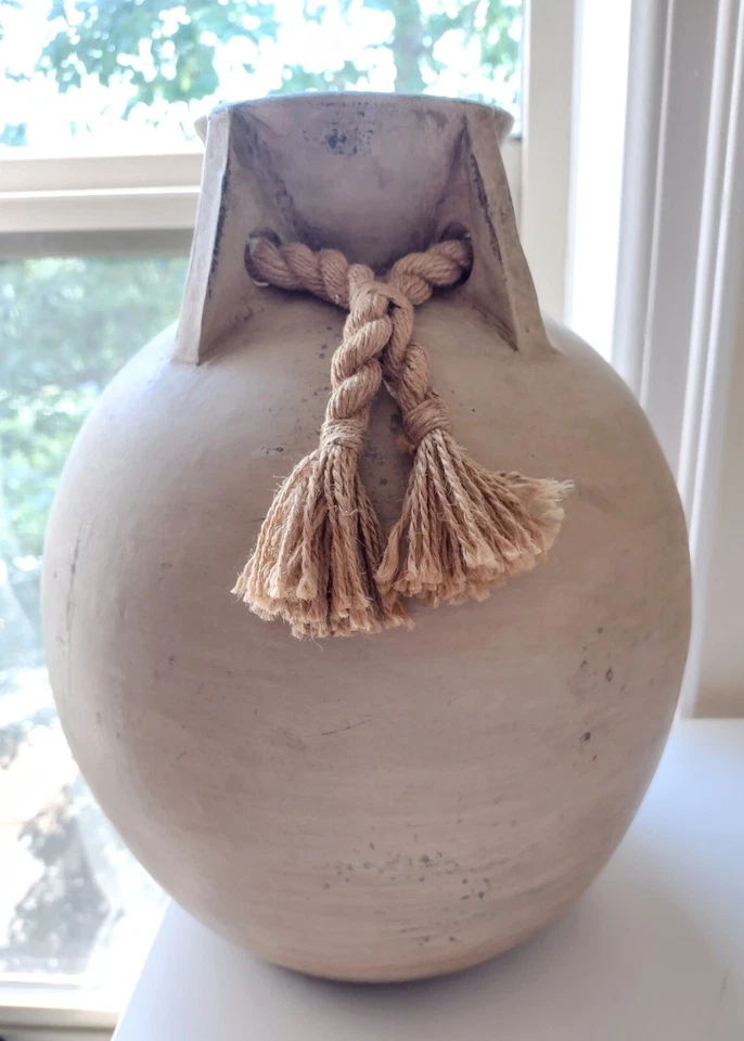 Jarrón jarra de gres decorativo con acento de cuerda para mesa, manto, decoración de piso Foto 2 de 4