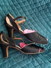1930's-1940's Black Silk Womens Vintage Shoes Peep Toe Low Heels sz 8.5 N Narrow
