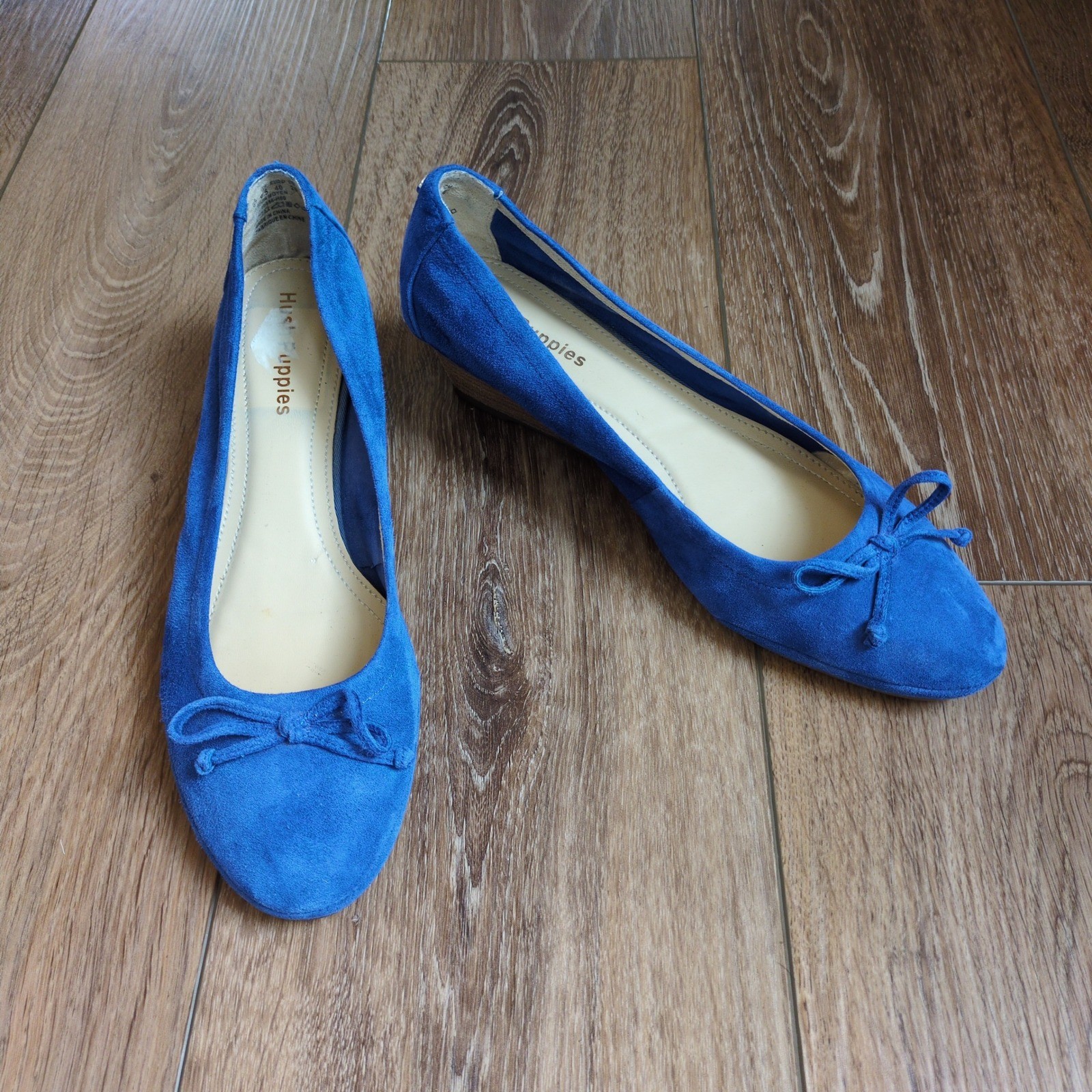 Hush Puppies Wedge Heels Blue Faux Suede Bow Round Toe Comfort Size 8.5M