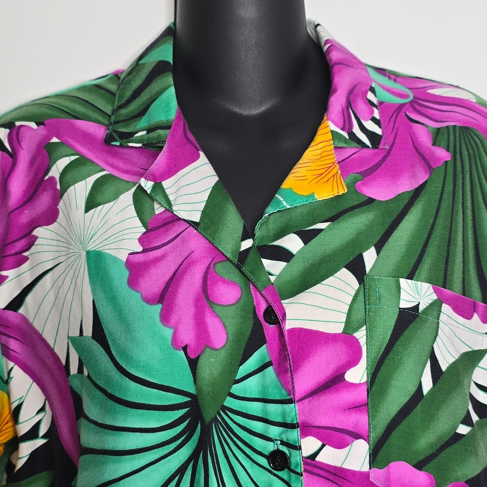 Vintage Hilo Hattie Hawaiian Colorful Floral Button Up Shirt Small Purple Green