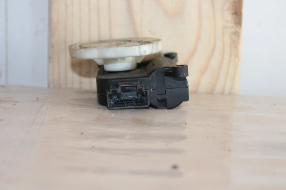 Audi A4 2002-2005 HVAC motor de aleta de recirculación de aire Foto 2 de 3