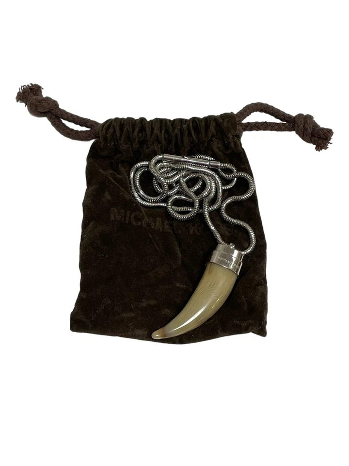 Collar Cuerno Michael Kors Tono Plata Metal Cordón Cadena Colgante con Bolsa para el Polvo Foto 3 de 4