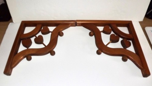 TWO CORBEL PINE CORNER BRACKETS
