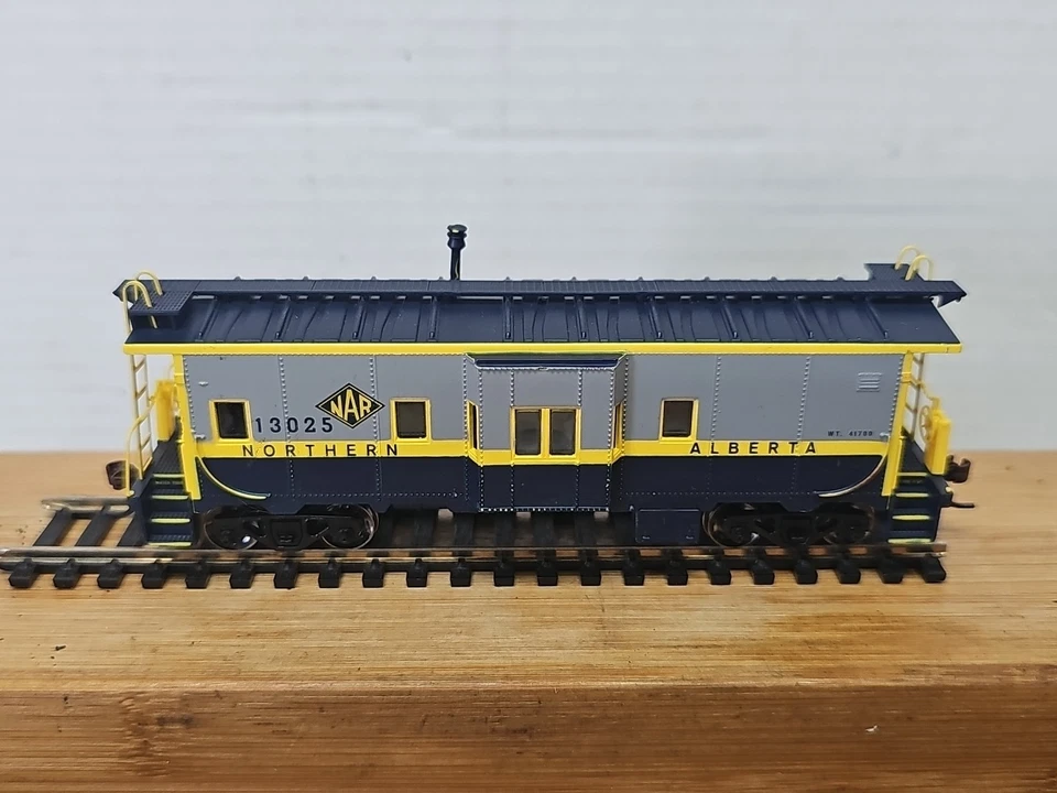 ATHEARN ROUNDHOUSE BAY WINDOW CABOOSE NORTHERN ALBERTA RAILWAY 13025 HO Scale  - Image 2 of 4