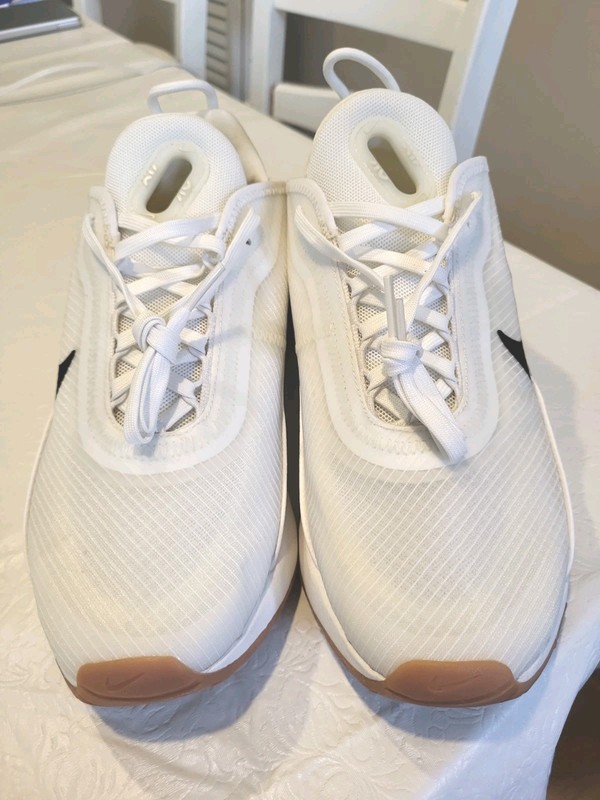 EUC Nike Air Max 2090 White Black Gum Women’s Size 9 Sneakers CW8610-100 Sharp!
