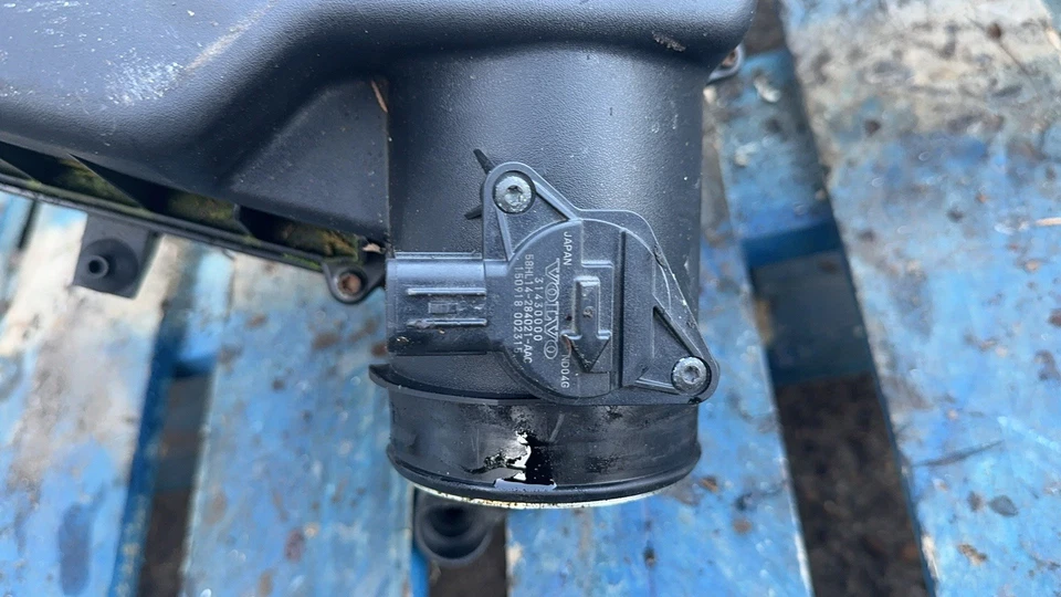 Volvo V40 2013-2019 AIR FILTER BOX - image 2 of 4